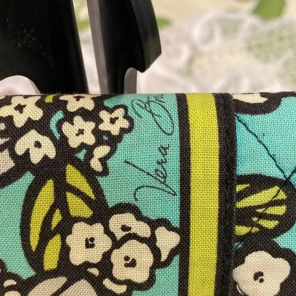 Vera Bradley Tri-Fold Clutch Wallet In Blue Multi Colored Floral Graphic Design - Picture 12 of 12